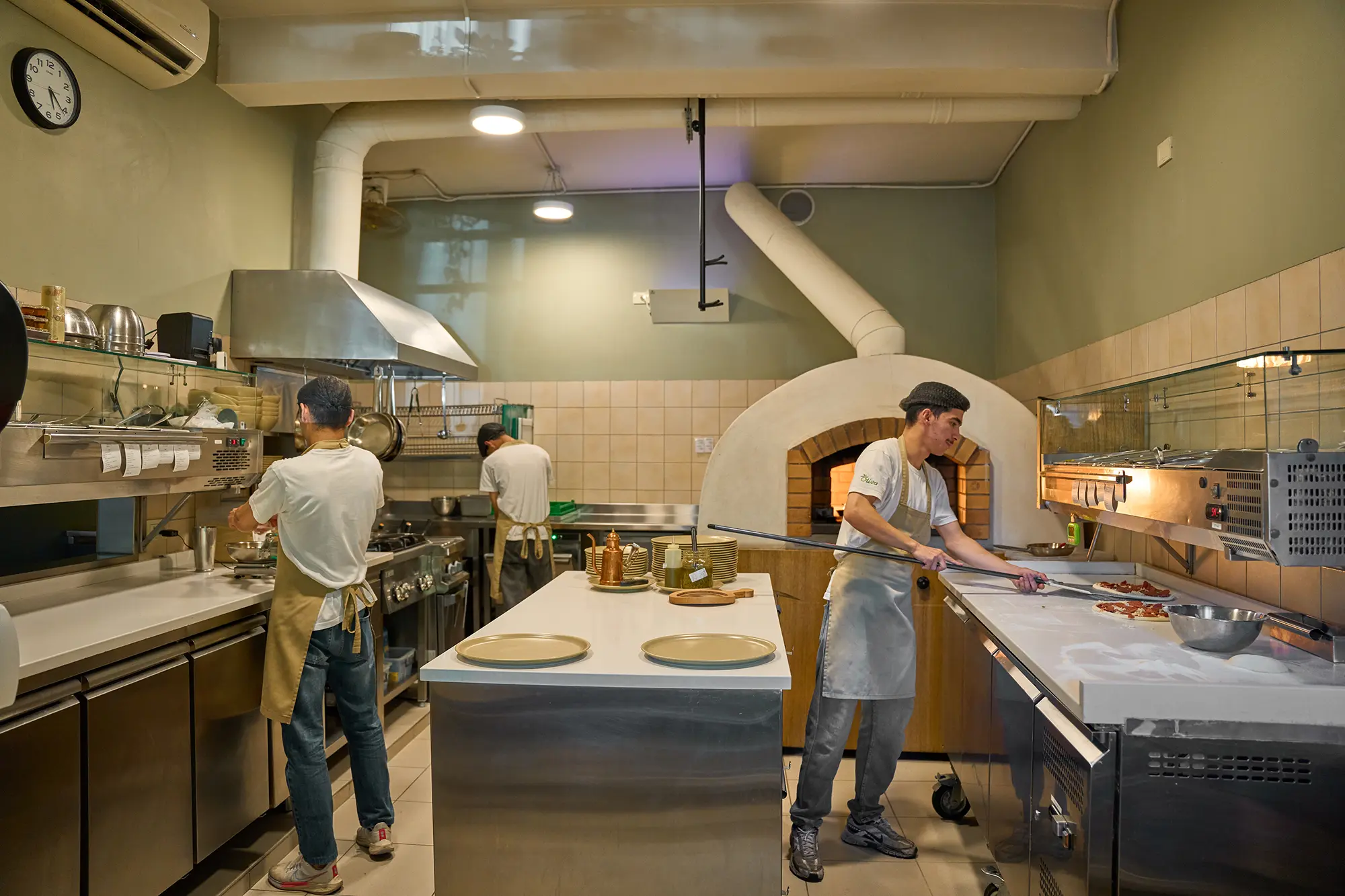 Oliva’s warm interior with clay oven